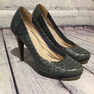 Andrew Geller Blue knot leather heels Sz 9M